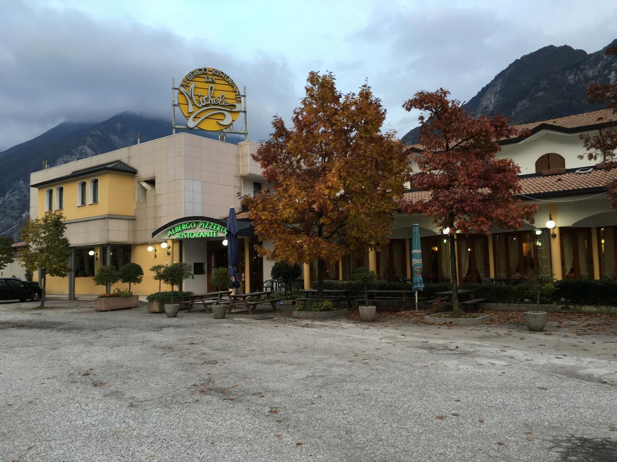 Albergo Ristorante Pizzeria Da Michele Венцоне Екстер'єр фото