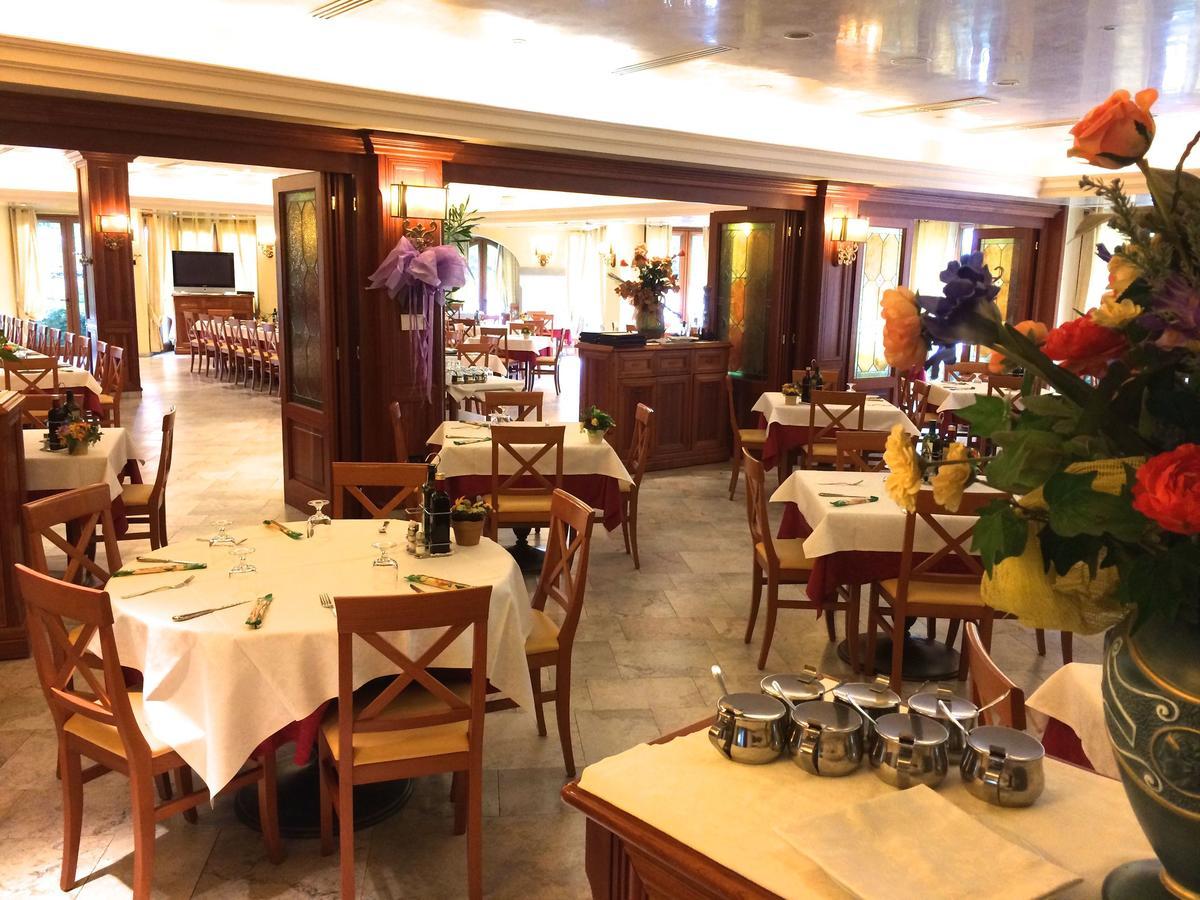 Albergo Ristorante Pizzeria Da Michele Венцоне Екстер'єр фото